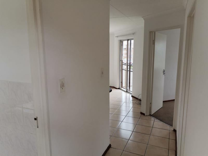 To Let 2 Bedroom Property for Rent in Oakglen Western Cape